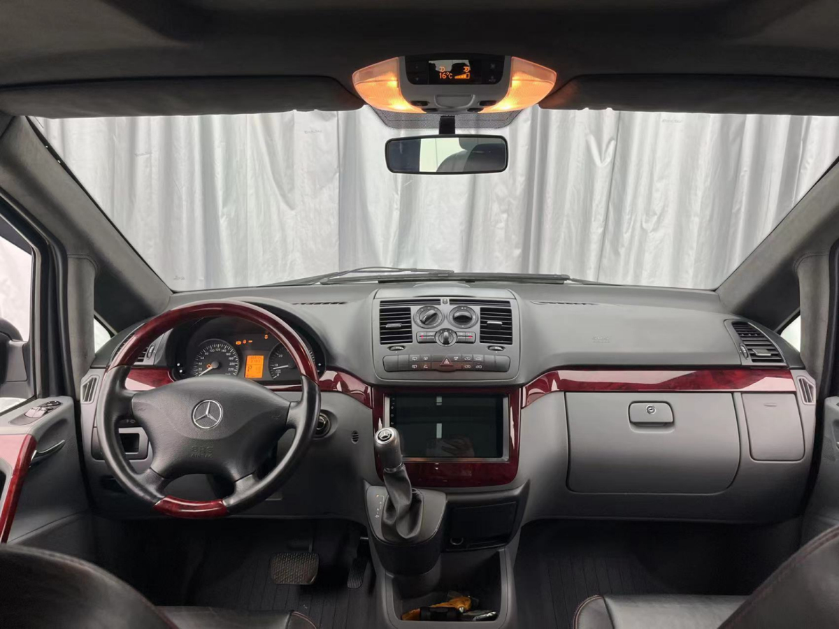 奔驰 威霆 奔驰 威霆 2015款 2.5L 豪华商务房车图片