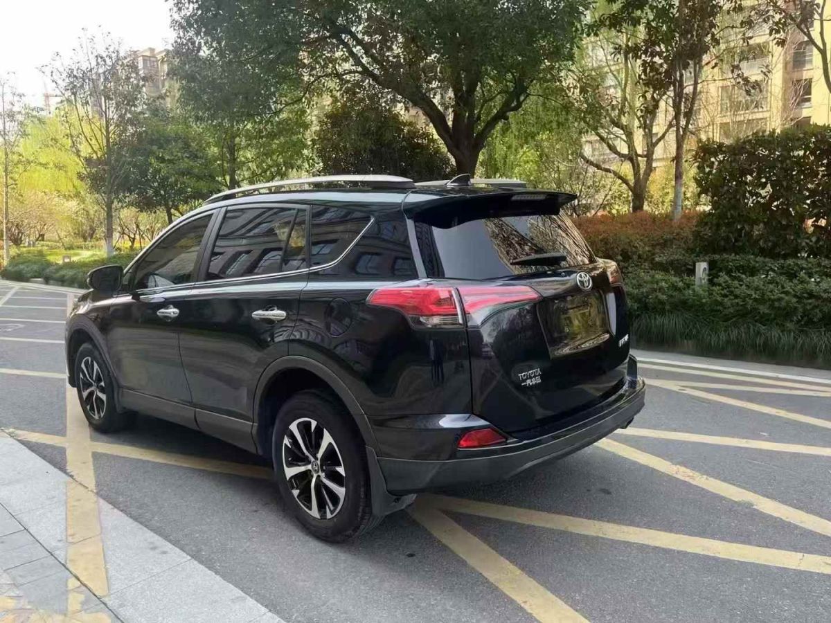 豐田 RAV4榮放  2018款 2.0L CVT兩驅(qū)風(fēng)尚X版圖片
