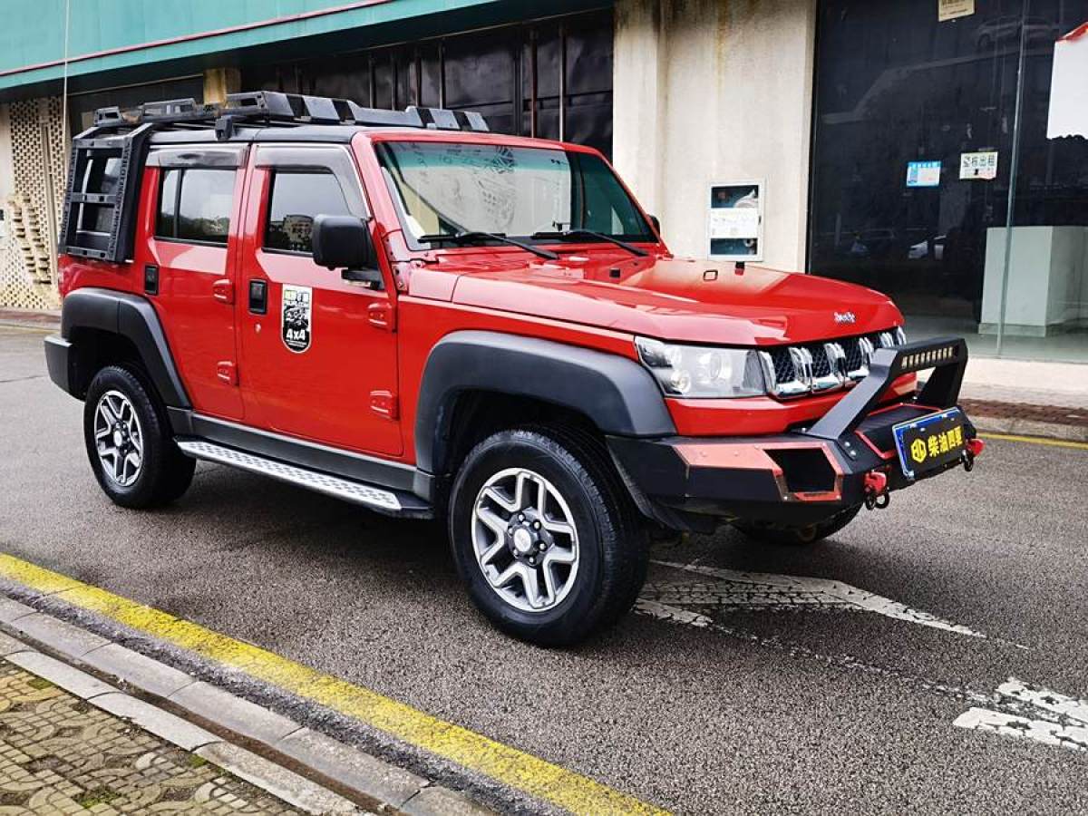 北京 BJ40  2018款 40L 2.0T 手動柴油四驅(qū)尊貴版圖片