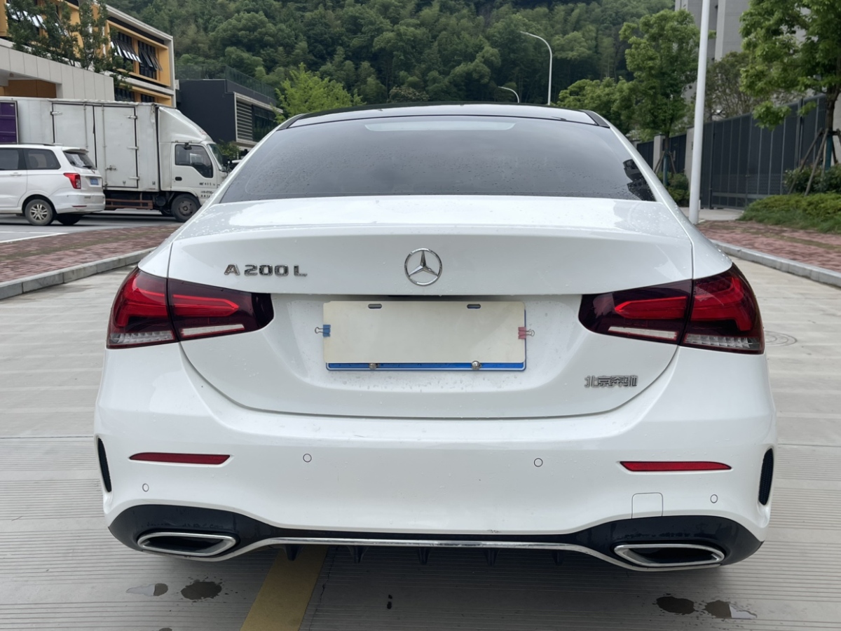 奔馳 奔馳A級(jí)  2021款 A 200 L 運(yùn)動(dòng)轎車動(dòng)感型圖片