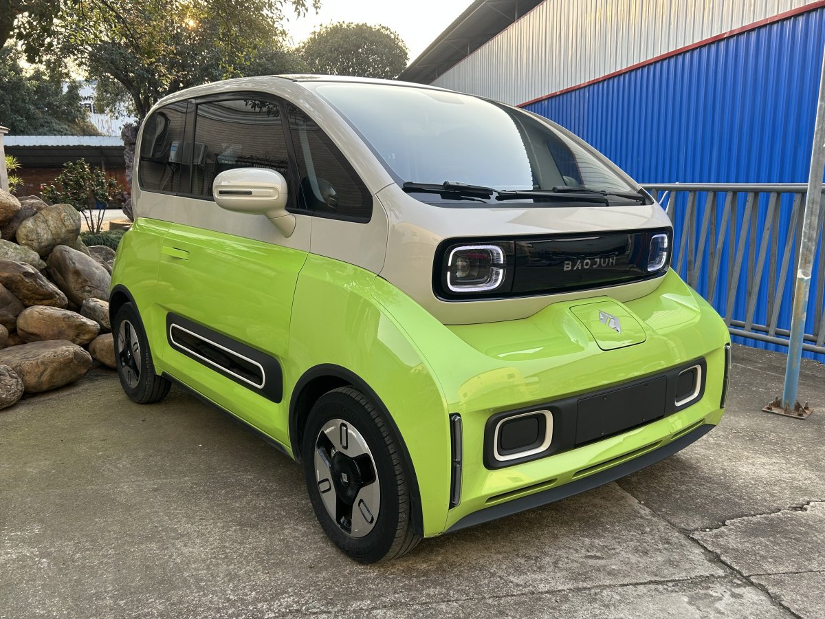 2022年6月寶駿 寶駿KiWi EV  2022款 藝術(shù)家輕享版 三元鋰