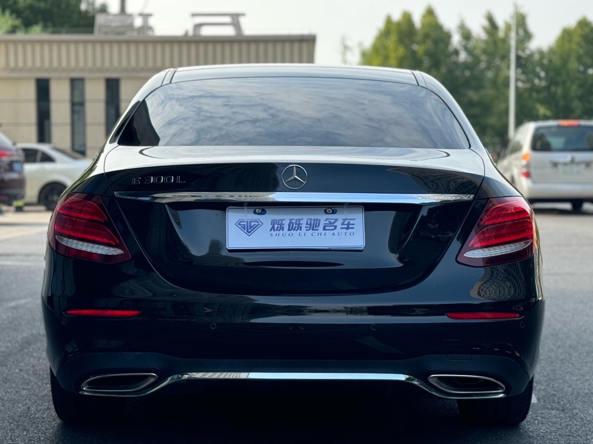 奔驰 奔驰E级  2018款 E 300 L 运动豪华型图片