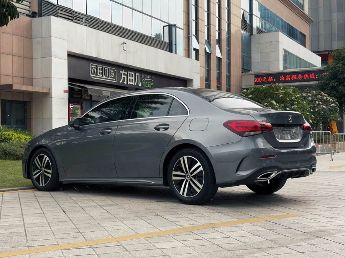 奔馳 奔馳A級  2020款 改款 A 180 L 運動轎車圖片