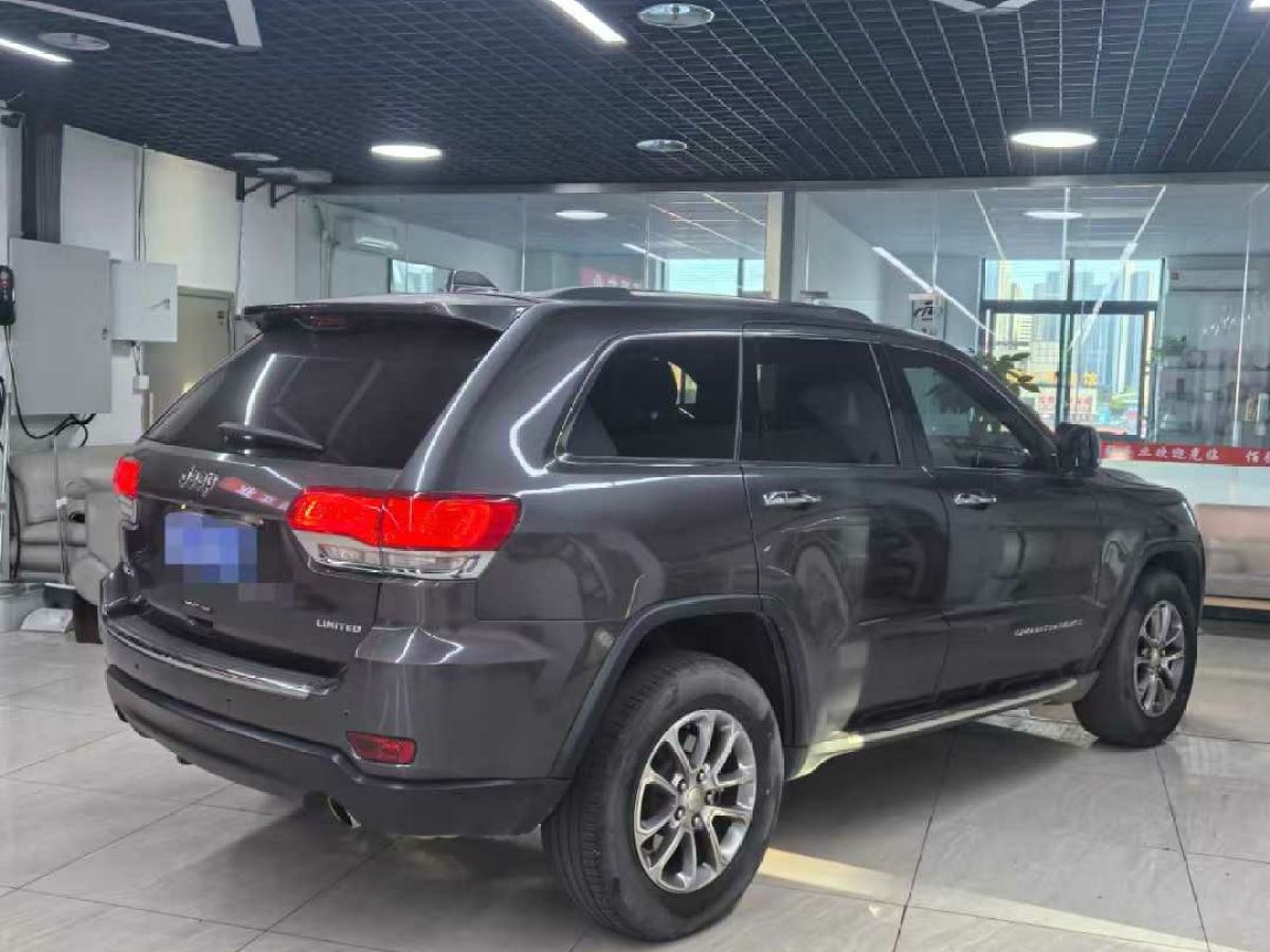 Jeep 大切諾基  2017款 3.0L 精英導(dǎo)航版圖片
