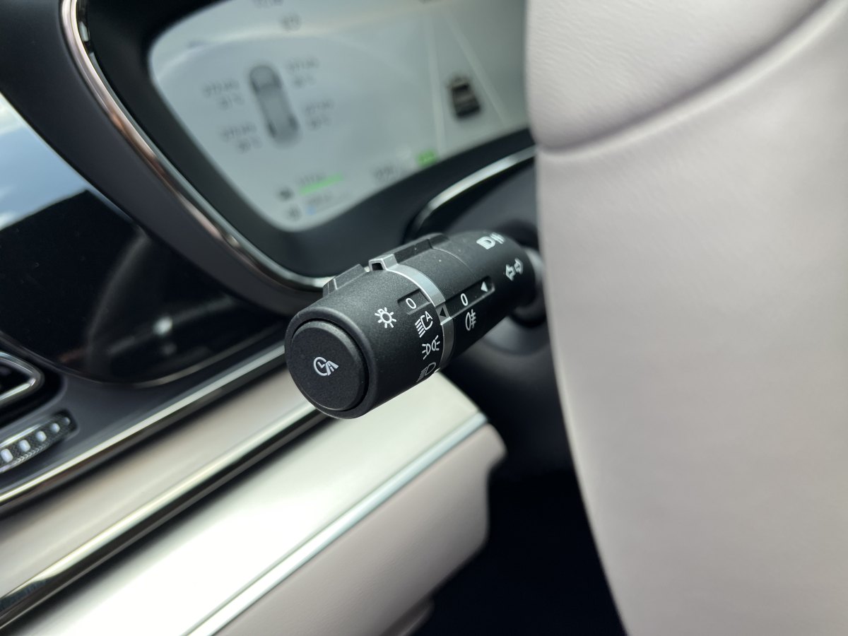 2024年12月比亞迪 漢  2025款 DM-i 125KM尊榮型