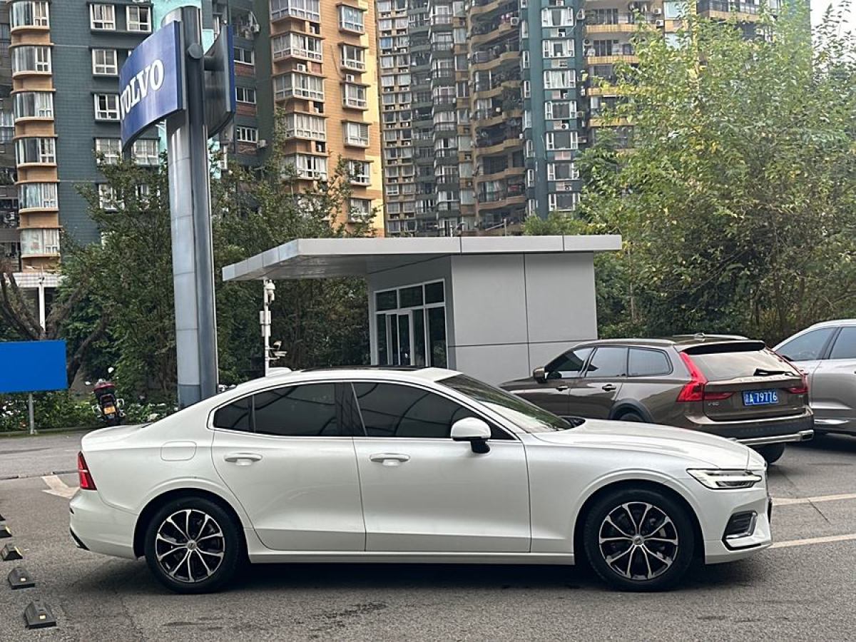 沃爾沃 S60L  2022款 B4 智逸豪華版圖片