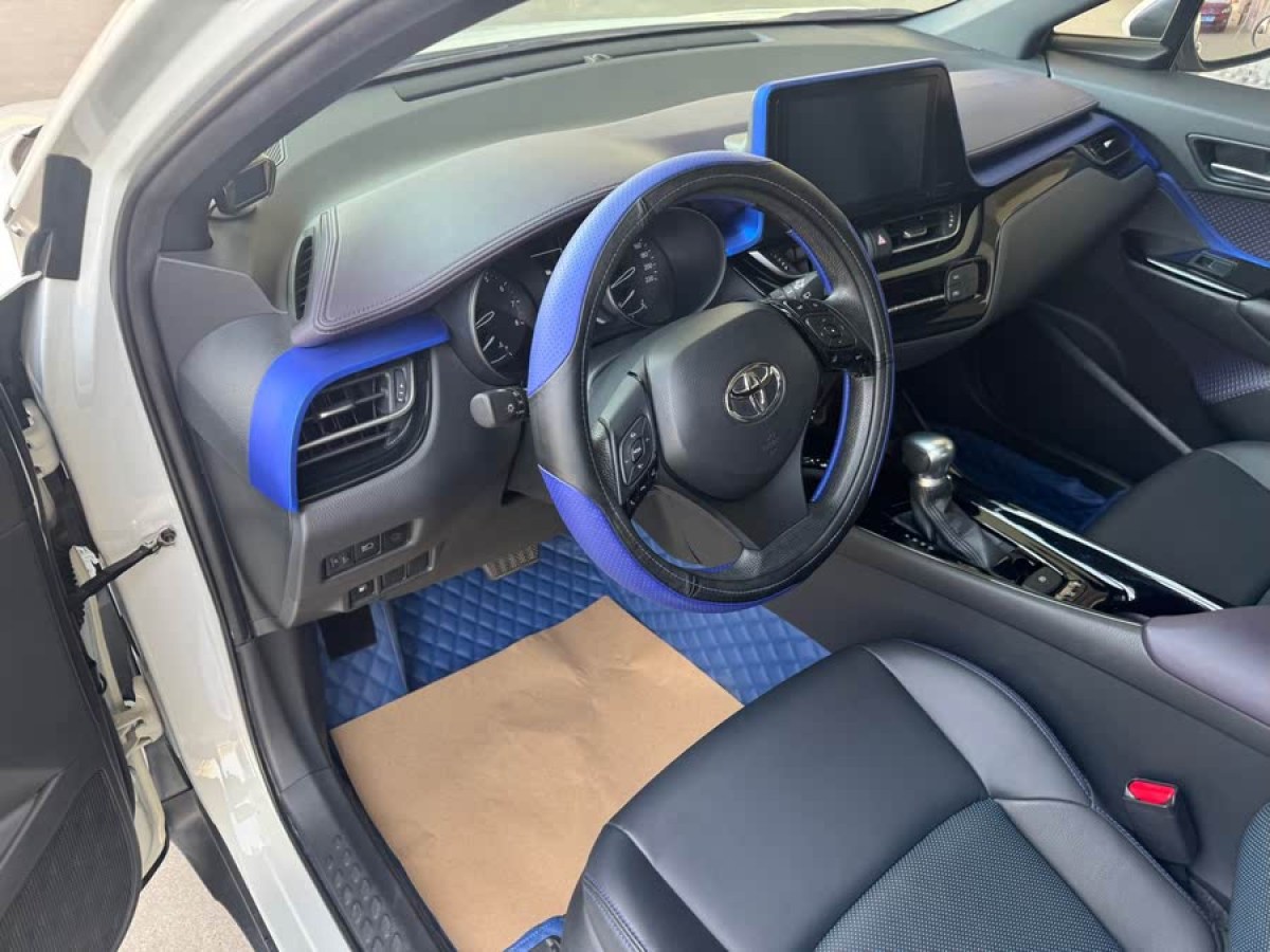 豐田 C-HR  2020款 2.0L 領(lǐng)先版圖片