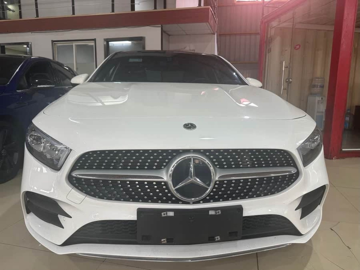 奔馳 奔馳A級(jí)  2021款 A 200 L 運(yùn)動(dòng)轎車動(dòng)感型圖片