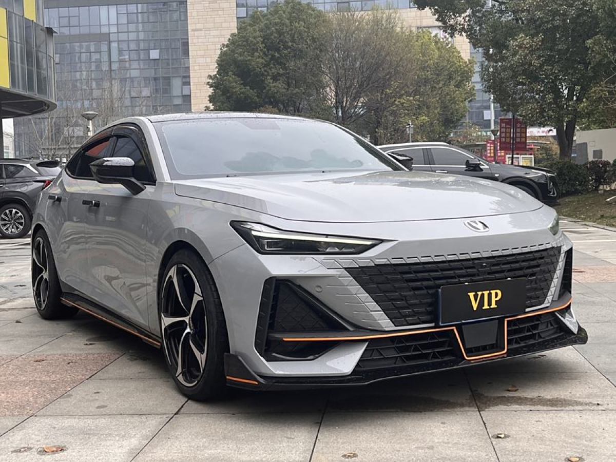 長安 長安UNI-V  2022款 1.5T 運(yùn)動版圖片