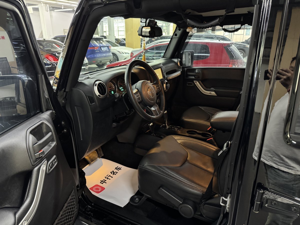 Jeep 牧馬人  2016款 3.0L Sahara 75周年致敬版圖片