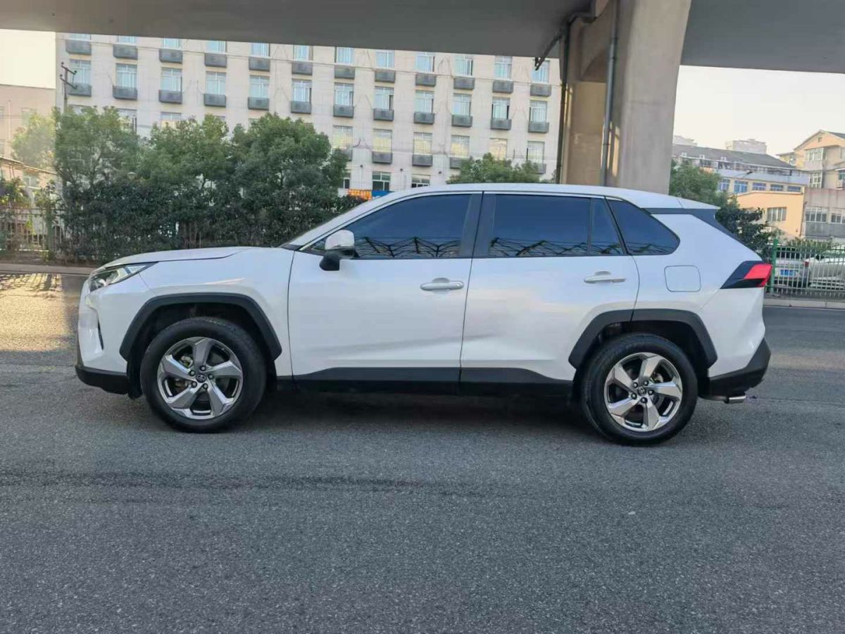 豐田 RAV4榮放  2022款 2.0L CVT兩驅(qū)尊貴版圖片