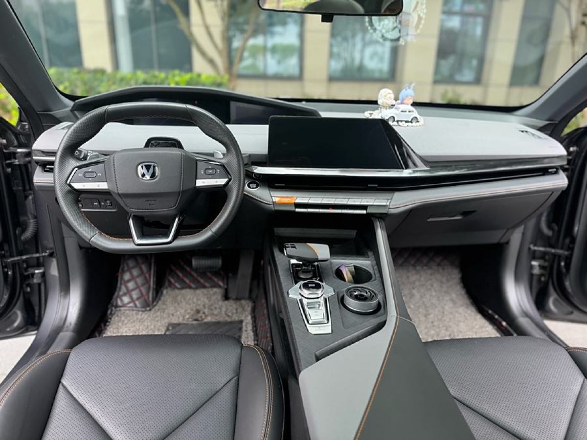 長(zhǎng)安 長(zhǎng)安UNI-V  2022款 1.5T 尊貴型圖片