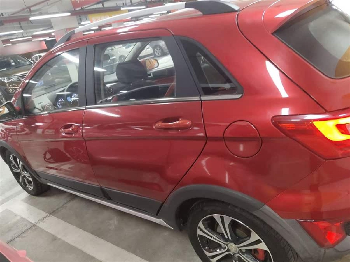 北汽紳寶 X25  2017款 1.5L 自動精英導(dǎo)航版圖片