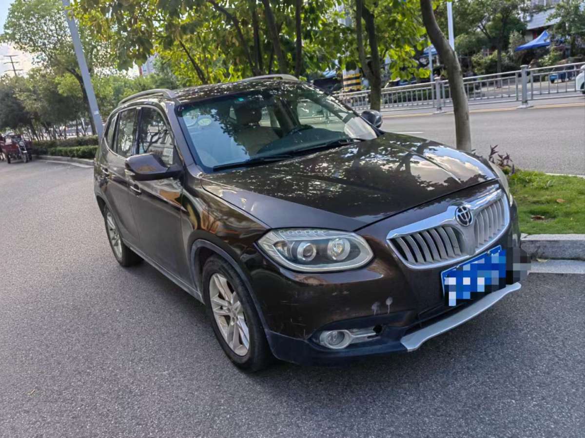 中華 V5  2012款 1.5T 自動(dòng)兩驅(qū)運(yùn)動(dòng)型圖片