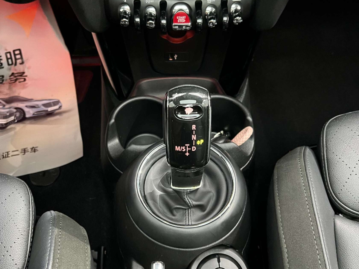MINI MINI  2018款 1.5T COOPER 藝術(shù)家 五門版圖片