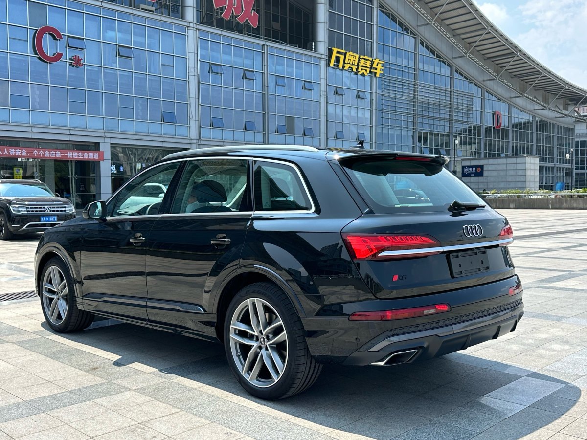 2024年9月奧迪 奧迪Q7  2023款 45 TFSI quattro S line運(yùn)動型