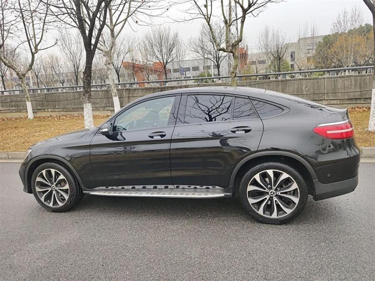 奔馳 奔馳GLC  2022款 改款 GLC 260 4MATIC 轎跑SUV圖片