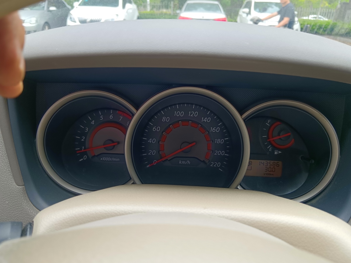 日產(chǎn) 軒逸  2012款 經(jīng)典 1.6XE 自動(dòng)舒適版圖片