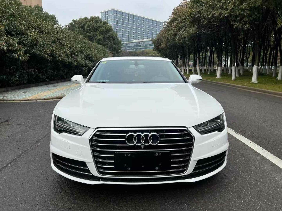 奧迪 奧迪Q7  2015款 Q7 35TFSI quattro 進(jìn)取型圖片