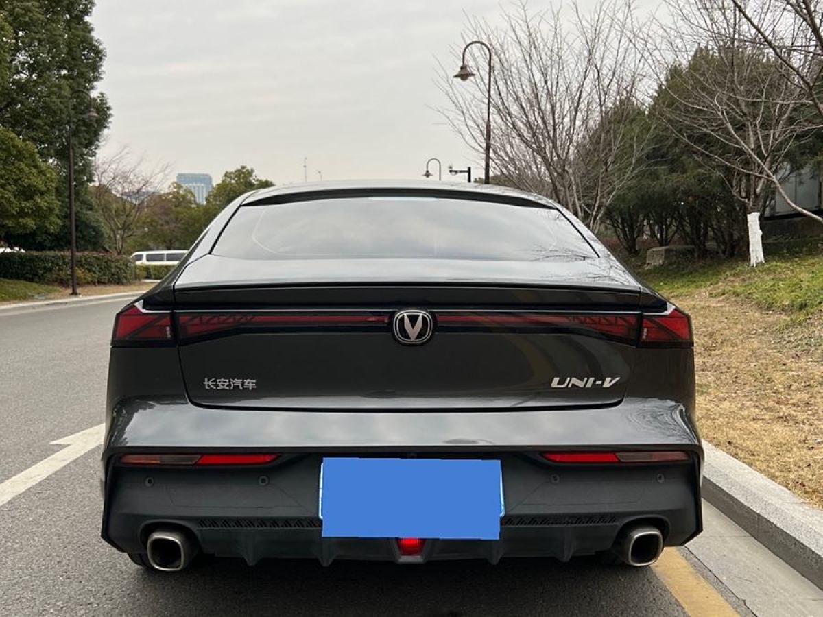 長(zhǎng)安 長(zhǎng)安UNI-V  2022款 1.5T 尊貴型圖片