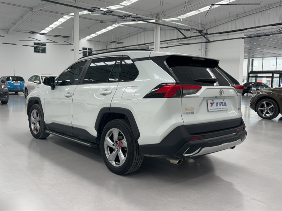 豐田 RAV4  2018款 榮放 2.0L CVT兩驅(qū)風尚版圖片