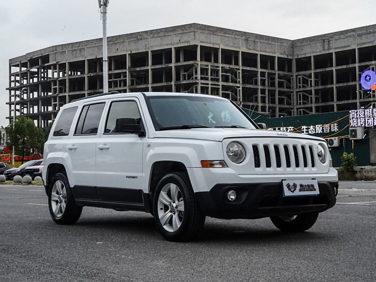 Jeep 自由客  2014款 2.4L 運(yùn)動(dòng)版圖片