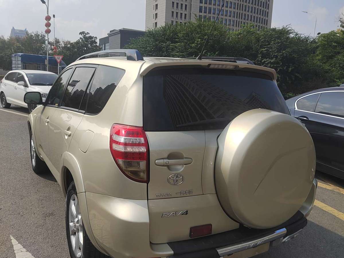 豐田 RAV4榮放  2009款 2.4L 自動豪華導(dǎo)航版圖片