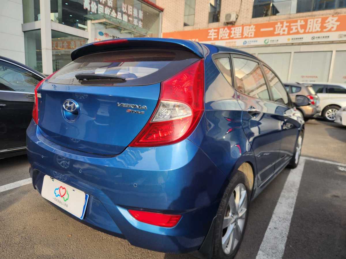 現(xiàn)代 瑞奕  2014款 1.6L 自動TOP圖片