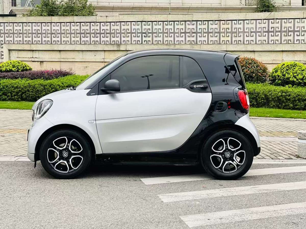 smart fortwo  2019款 0.9T 66千瓦硬頂先鋒版 國VI圖片