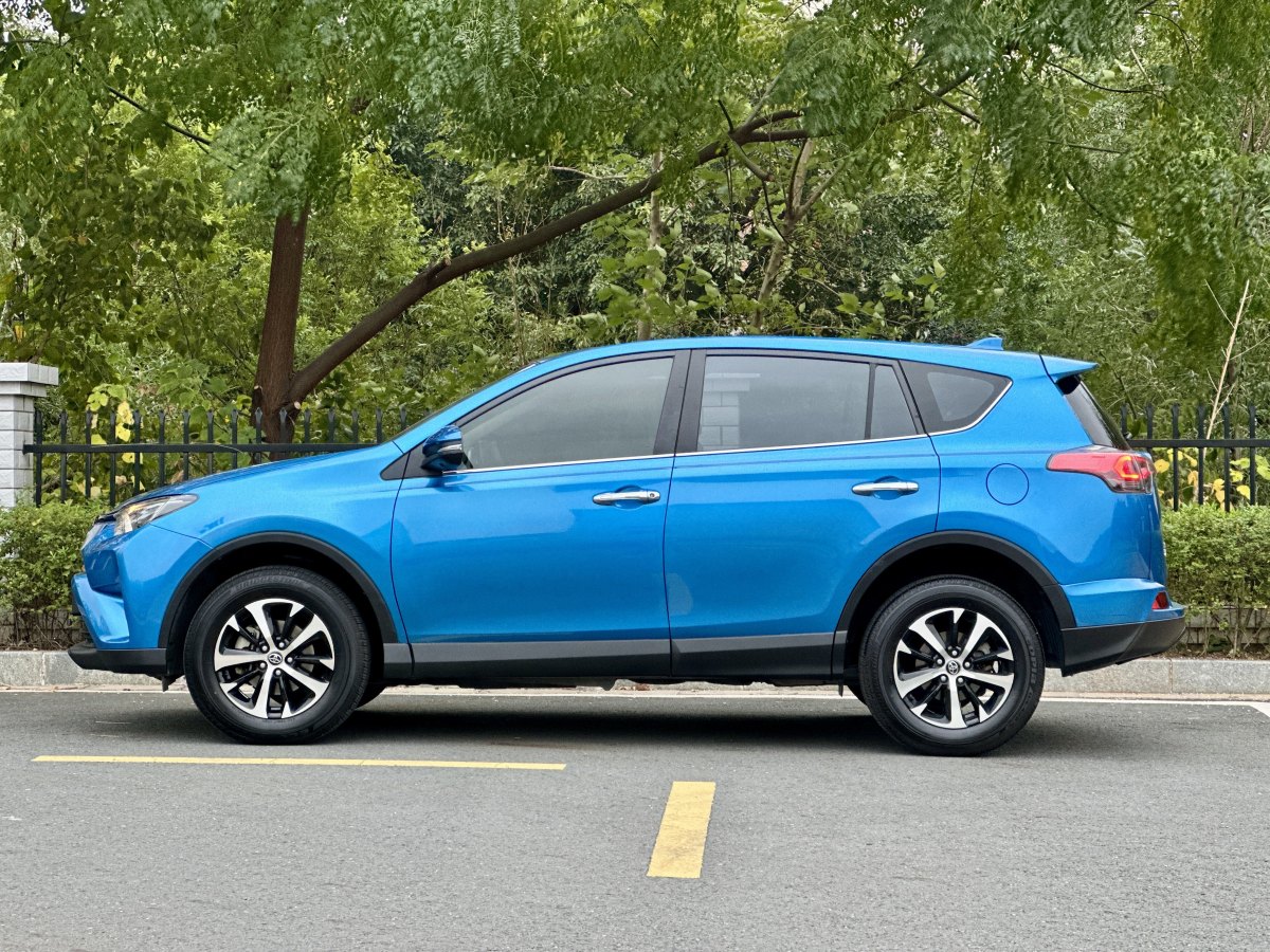 豐田 RAV4  2016款 榮放 2.0L CVT兩驅(qū)風(fēng)尚版圖片