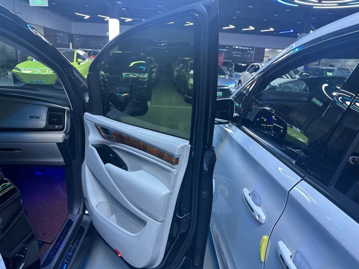 廣汽傳祺 M8  2021款 改款 領(lǐng)秀系列 390T 豪華版圖片