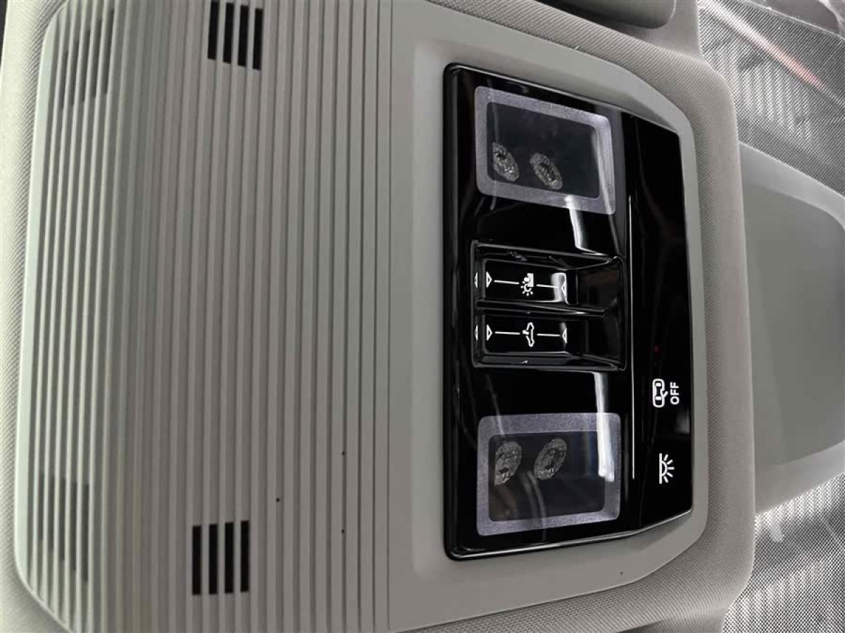 大眾 途昂  2021款 530 V6 四驅(qū)尊崇旗艦版圖片