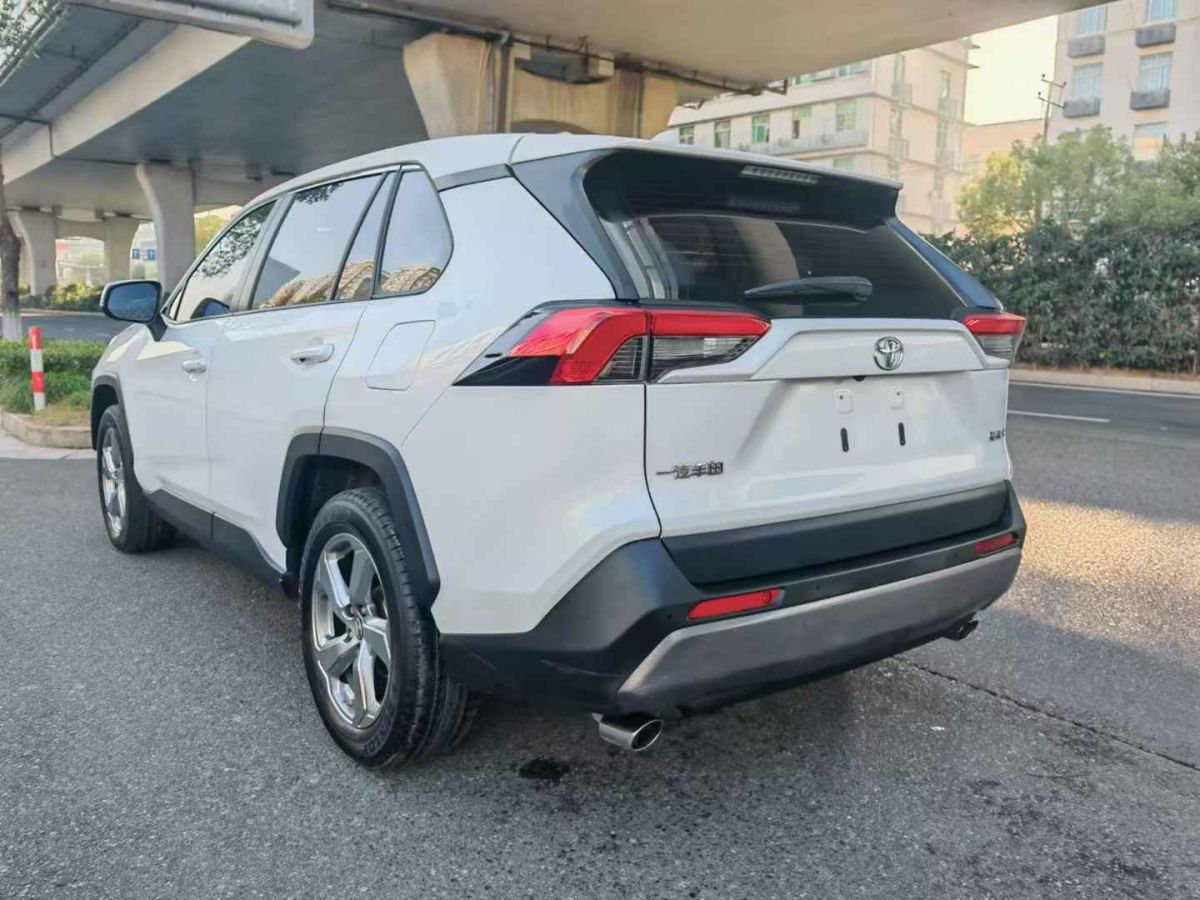 豐田 RAV4榮放  2022款 2.0L CVT兩驅(qū)尊貴版圖片