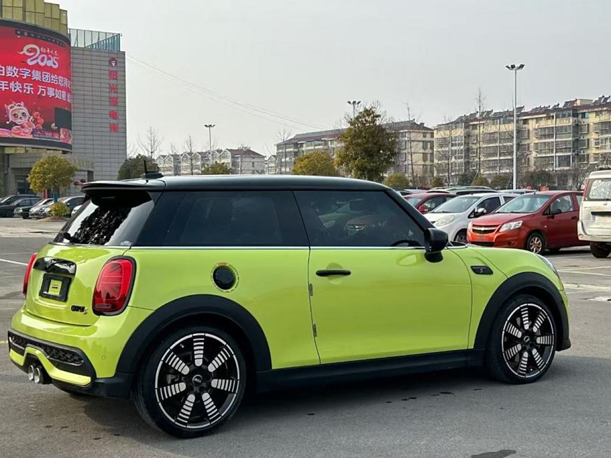 MINI MINI  2023款 改款 2.0T COOPER S 藝術(shù)家圖片