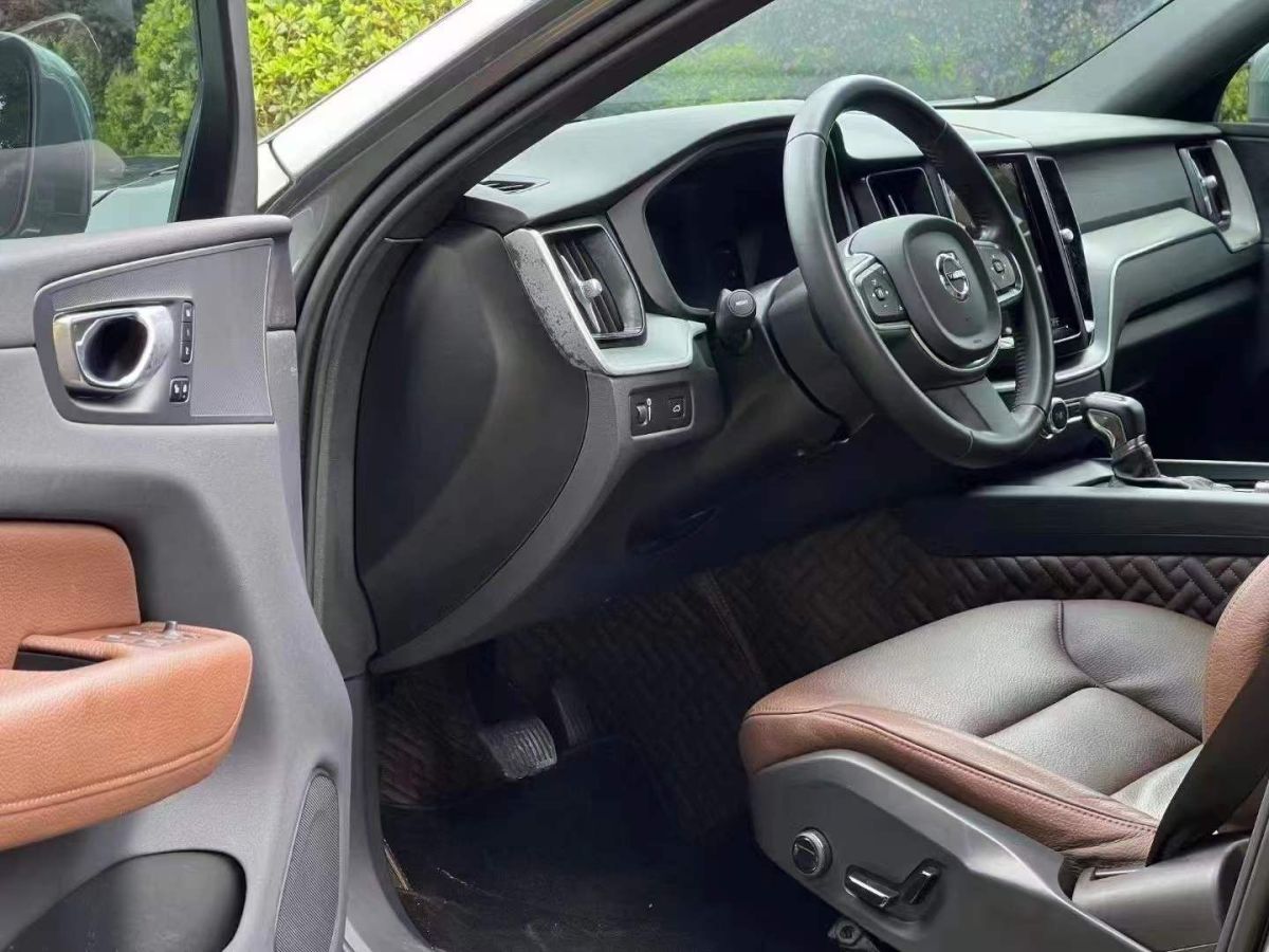 沃爾沃 XC60  2021款 T4 智行豪華版圖片