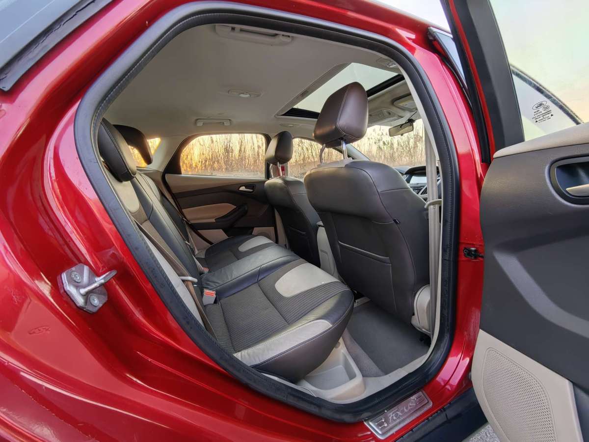 2013年06月福特 福克斯  2012款 两厢 1.6L 自动舒适型