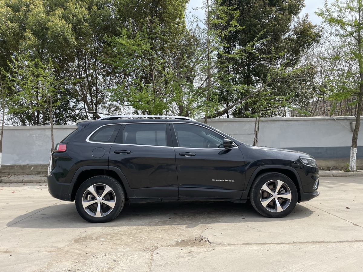 Jeep 自由光  2020款 2.0T 两驱领先版图片