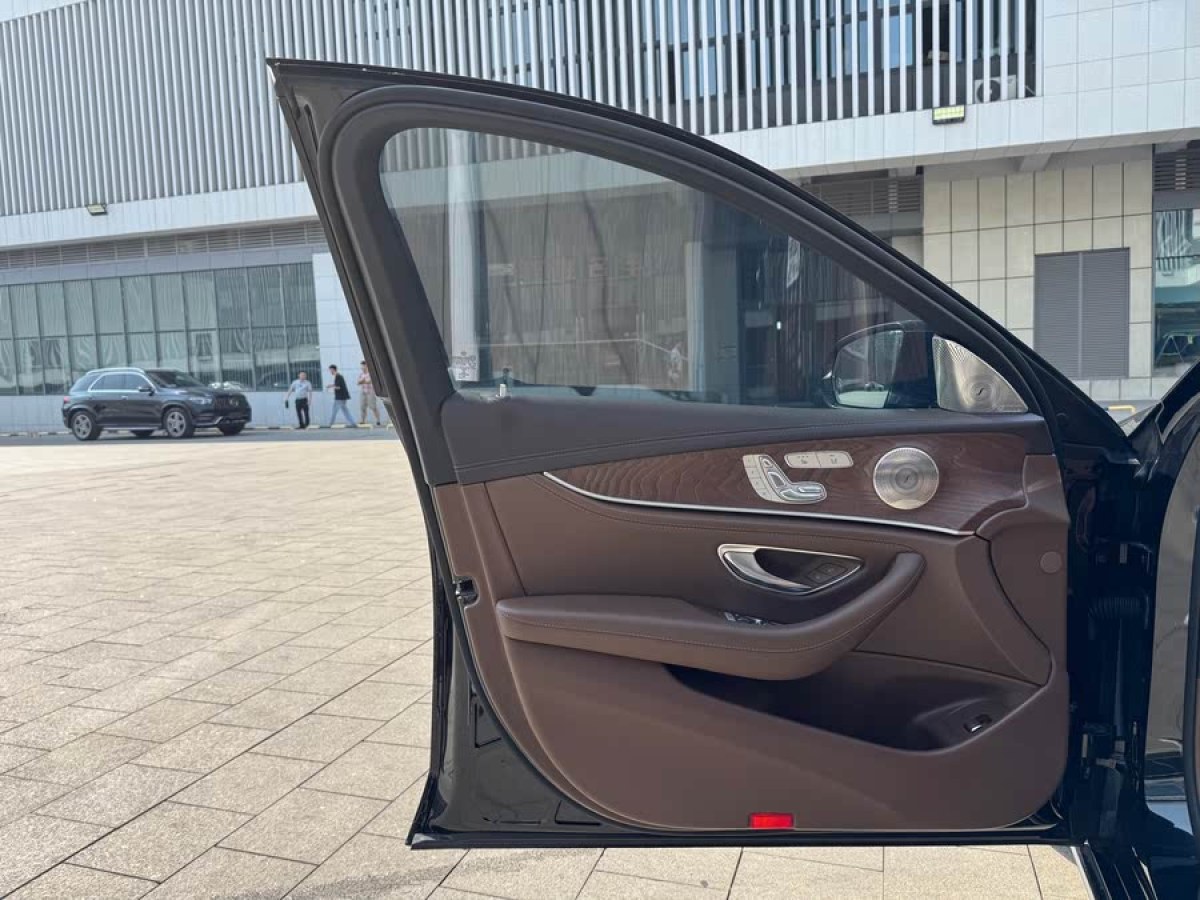 奔馳 奔馳E級(jí)  2022款 改款 E 300 L 時(shí)尚型圖片