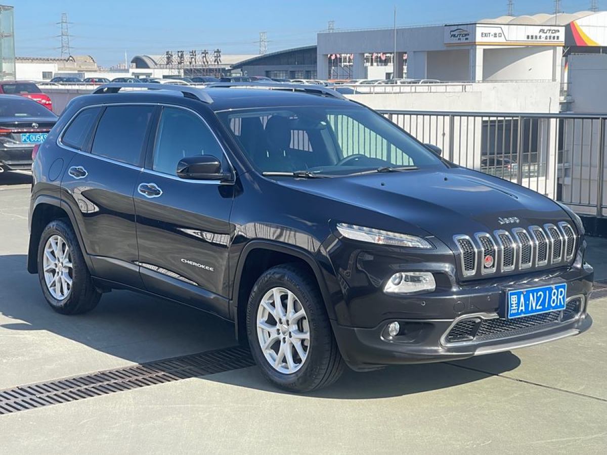 Jeep 自由光  2016款 2.4L 專業(yè)版圖片