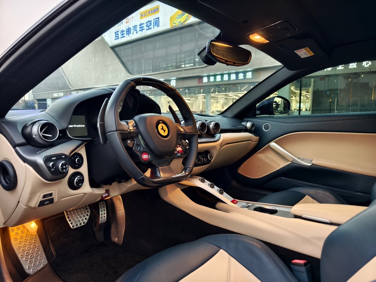 法拉利 F12berlinetta  2013款 6.3L 標(biāo)準(zhǔn)型圖片