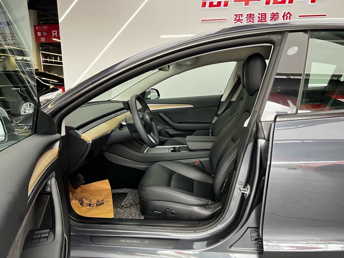 特斯拉 Model 3  2021款 改款 標(biāo)準(zhǔn)續(xù)航后驅(qū)升級(jí)版圖片