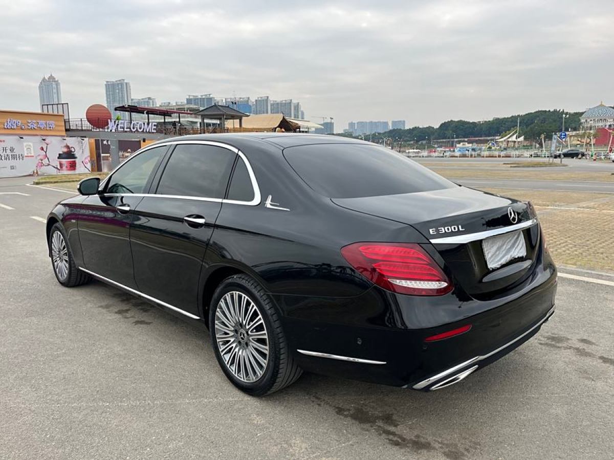 奔馳 奔馳E級(jí)  2020款 E 300 L 豪華型圖片