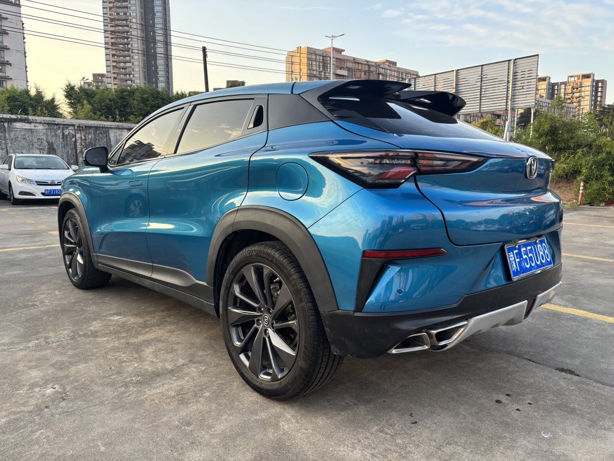 長(zhǎng)安 UNI-T  2020款 1.5T 尊貴型圖片