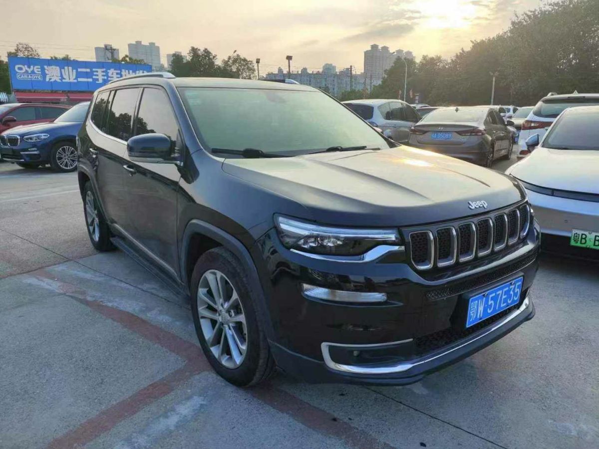 Jeep 指揮官  2018款 2.0T 兩驅(qū)進(jìn)享版圖片