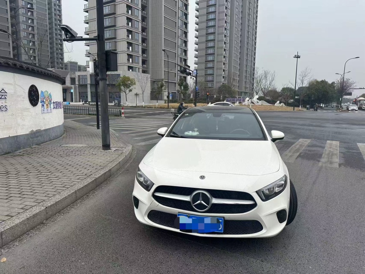 奔馳 奔馳A級  2019款 A 200 動感型圖片