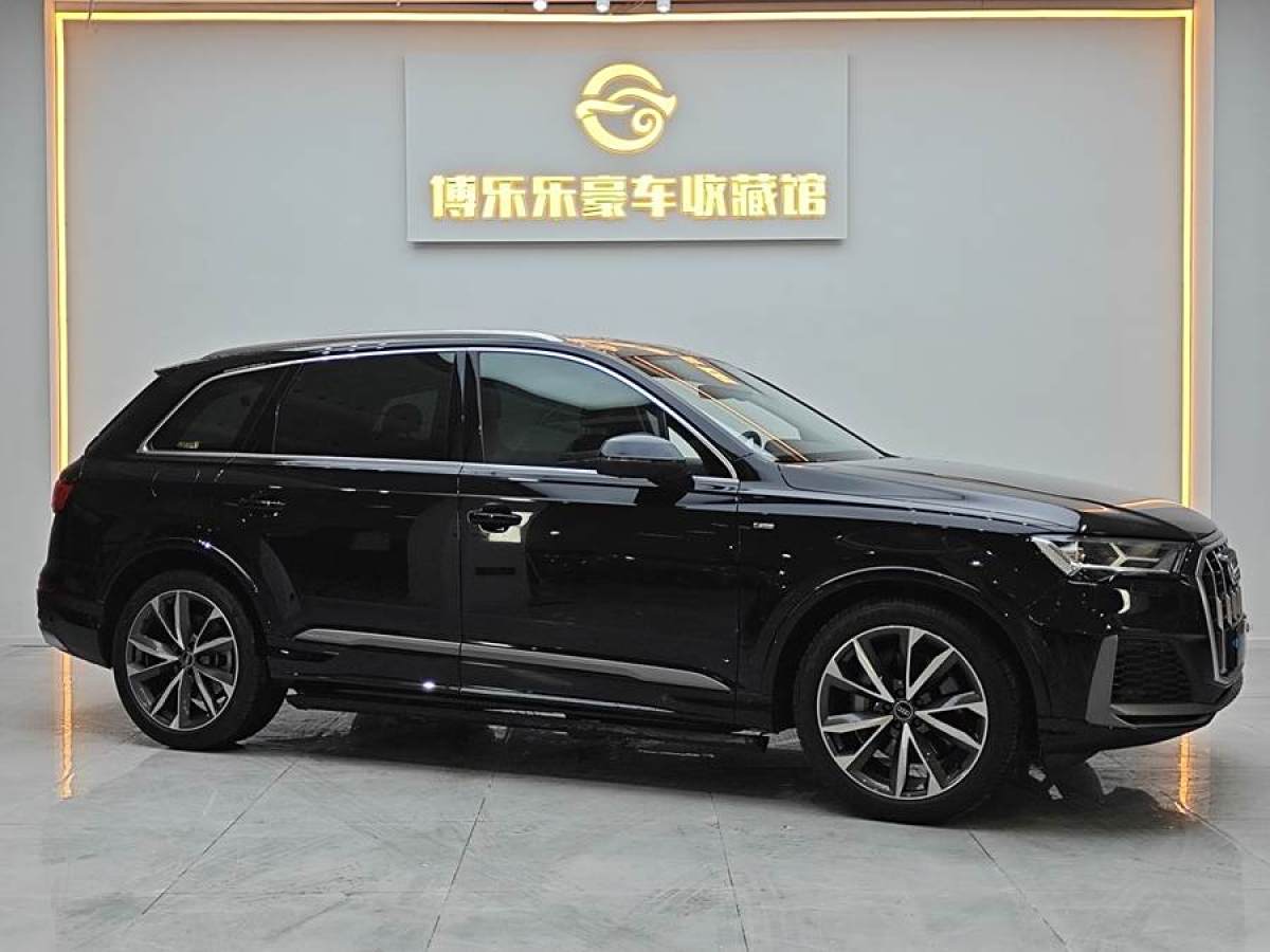 奧迪 奧迪Q7  2024款 55 TFSI quattro S line運(yùn)動(dòng)型圖片