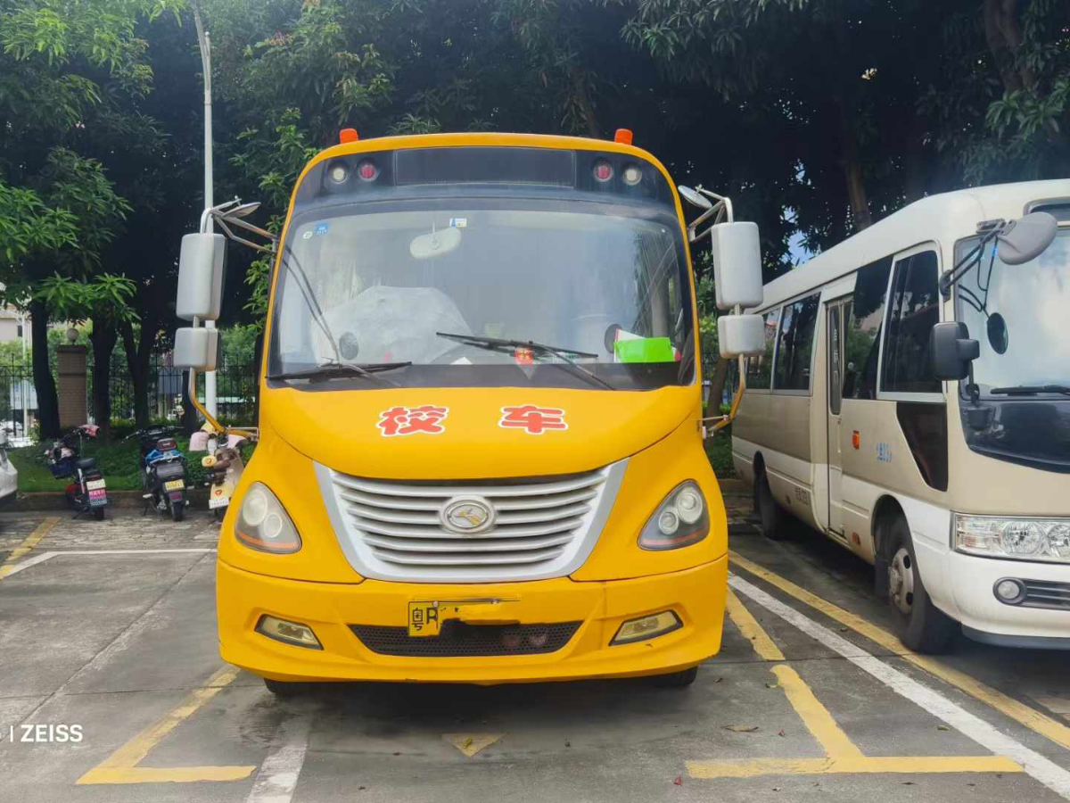 32座國四深圳牌金龍6730校車圖片