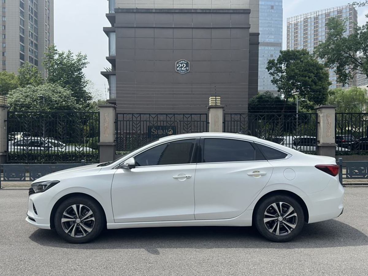 長(zhǎng)安 逸動(dòng)  2021款 PLUS 藍(lán)鯨NE 1.4T GDI DCT尊貴型圖片