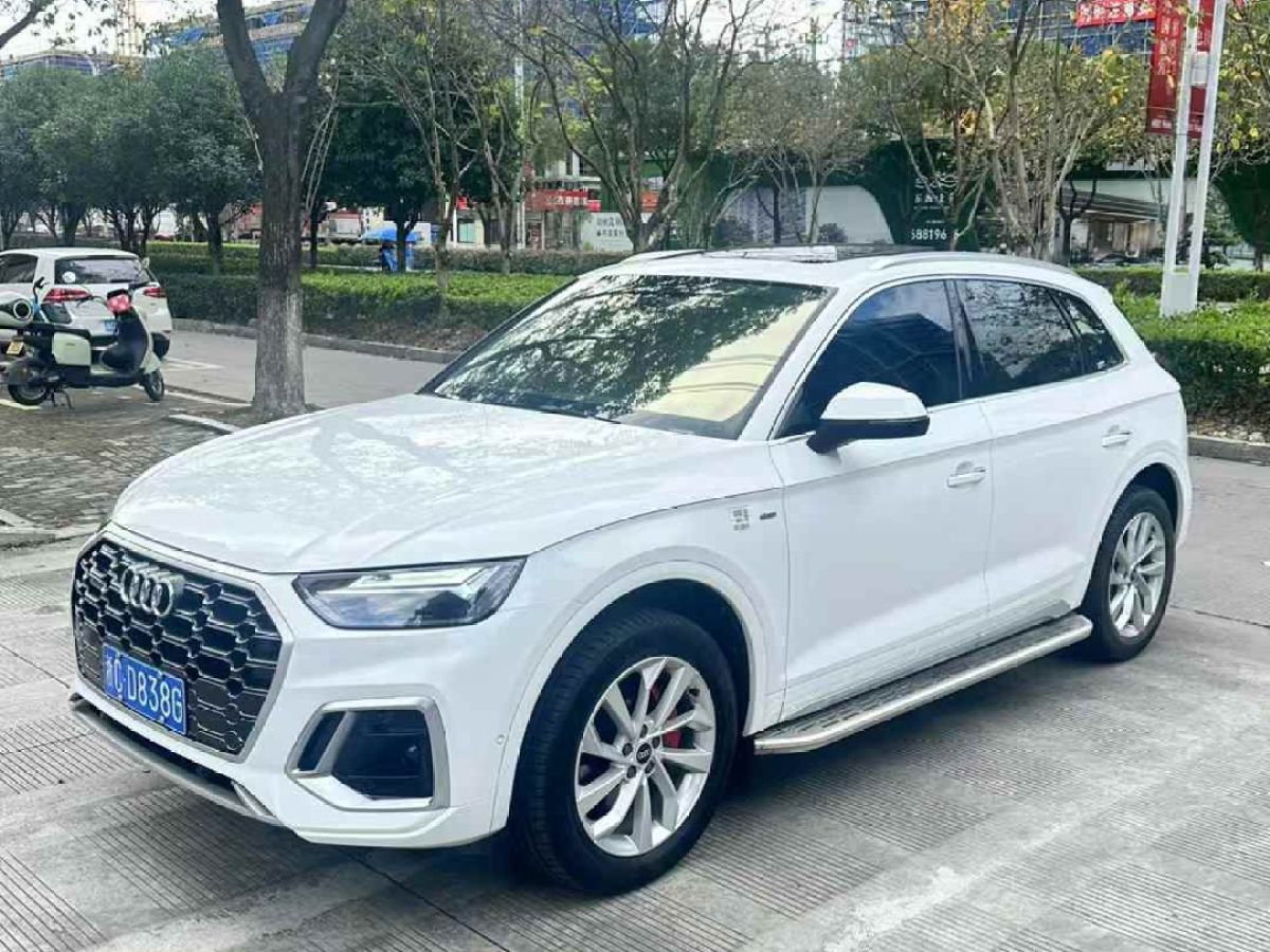 奧迪 奧迪Q5 e-tron  2023款 40 e-tron 星耀型 影武士版圖片