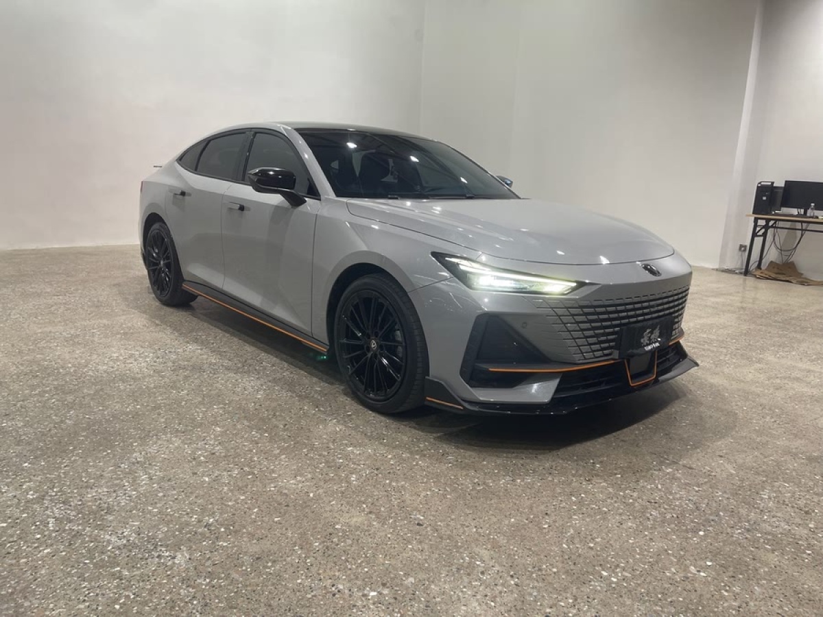 長安 長安UNI-V  2022款 1.5T 運(yùn)動版圖片